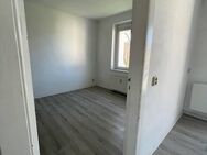 Gut aufgeteilte und helle 3 Zimmer-Wohnung in Fermersleben mit Dusche, Balkon und Blick auf den grünen Innenhof! - Magdeburg