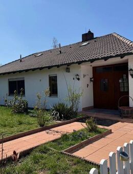 Charmanter Bungalow mit großem Garten und Baugrundstück in ruhiger Lage von Grosshabersdorf - Großhabersdorf