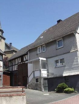 Gemütliches Wohnhaus mit Nebengebäude - Hohenahr