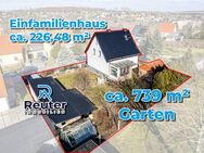Reuter Immobilien Freistehendes Einfamilienhaus mit Wintergarten, 2x Garagen und großem Grundstück - Gera