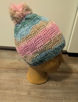 Schöne Kinder Mütze Gr. 54/56 Mädchen Mütze mit Bommel Handarbeit NEU - Hanau (Brüder-Grimm-Stadt) Mittelbuchen