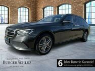 Mercedes E 300, de Night, Jahr 2022 - Uhingen