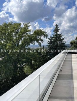 VERMIETET - Erstbezug in Bestlage: Luxuriöse Penthousewohnung mit 34m³ Dachterrasse und Einbauküche - Saarbrücken