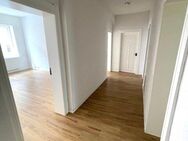 EBK mögl.! . Großer Balkon* modernes Laminat* Wanne + Dusche* - Chemnitz