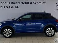 VW T-Roc, 2.0 TSI R-Line, Jahr 2022 - Wedel