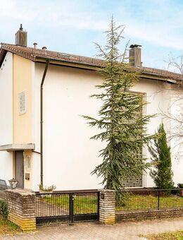 Viel Platz, viel Potenzial: Einfamilienhaus mit Pool und Wellnessbereich in Toplage - Karlsruhe