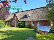 Großzügiges Reetdachhaus & ebenerdiger Bungalow auf großem Grundstück - Ladelund