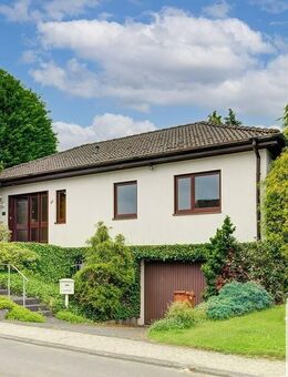 Walmdachbungalow mit großem Garten in gefragter Ortslage von Großmaischeid! - Großmaischeid
