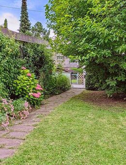 Top-Lage: Schönes Einfamilienhaus mit großem Garten und Garage - Memmingen