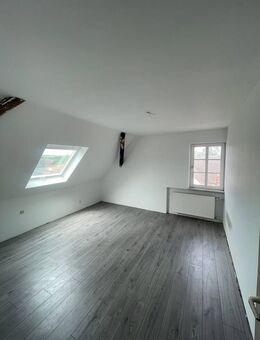 Charmante Maisonette-Wohnung mit Potenzial, großer Dachterrasse und 2 Stellplätzen in Angelbachtal - Angelbachtal