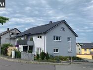 Modernes, neuwertiges Mehrfamilien- / Mehrgenerationenhaus mit 3 Wohnungen in beliebter Lage von Bayreuth - Bayreuth