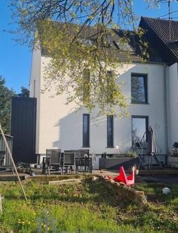 Modernes lichtdurchflutetes Einfamilienhaus mit PV-Anlage in bevorzugter Wohnlage von Homburg - Homburg