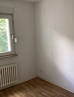 Schöne 3 Zimmerwohnung mit Balkon im Hochparterre in guter, ruhiger Lage - Gelsenkirchen