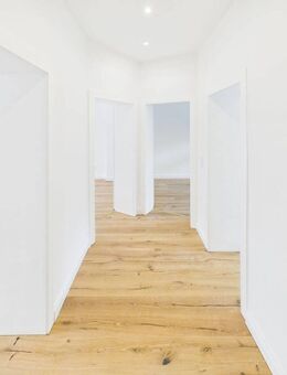 Kernsaniert: Wunderschöne 3 Zi. Altbauwohnung mit Balkon - Hannover