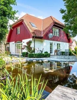 Architektonisch anspruchsvolles Wohnkonzept mit Gartenparadies und unmittelbarer Waldrandlage - Strande