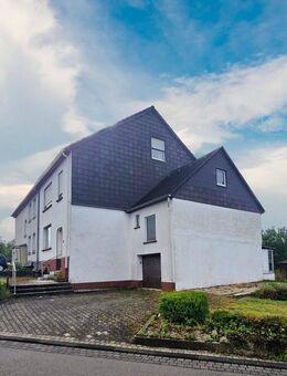 Zuhause im Naturpark - EFH mit Weitsicht, Wintergarten, Loggia Balkon & DG-Appartement in Waldweiler - Waldweiler