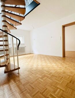 Moderne Maisonette-Wohnung mit großzügiger Dachterrasse - Augsburg