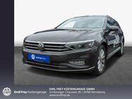 VW Passat Variant, 2.0 TDI Elegance, Jahr 2022 - Rendsburg