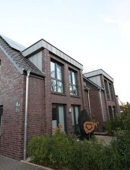 6287 - Stilvolle Doppelhaushälfte mit Carport und Wohlfühlambiente in Oldenburg! - Oldenburg