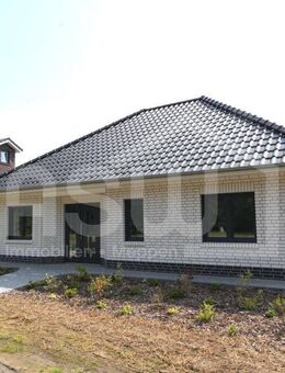 Traumhaftes Wohnen in Seenähe! Geräumiger Bungalow KfW55 mit Luftwärmepumpe - Herzlake