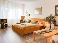 Gemütliches großes 1-Zimmer Apartment (45 qm) mit Balkon in ruhiger grüner Allee-Lage - Berlin