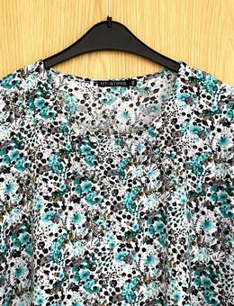 neu ~ DAMEN - SHIRT ~ Gr. 5XL ~ HT Stars ~ mehrfarbig - türkis/weiß/schwarz - Bad Lausick