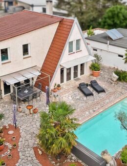 Wohnen & Gewerbe vereint - Exklusives Anwesen mit Pool, Einliegerwohnung & Hallenfläche - Haßloch