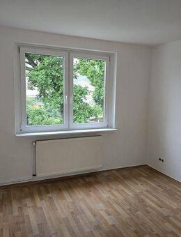 Sanierte 3-Raumwohnung mit moderner Einbauküche und Balkon - Burg (Sachsen-Anhalt)