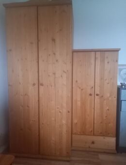 2 passende gebrauchte , Aussehen wir neu:), Kleiderschränke hellbraun - Maintal