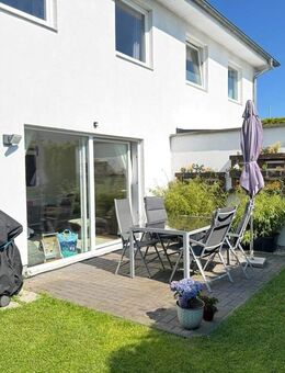 Modern wohnen, clever nutzen: Doppelhaushälfte mit Bonus-Dachraum! - Bad Bramstedt