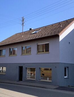 Sofort frei: Zweifamilienhaus mit zusätzlicher Ausbaureserve - Waldstetten (Baden-Württemberg)