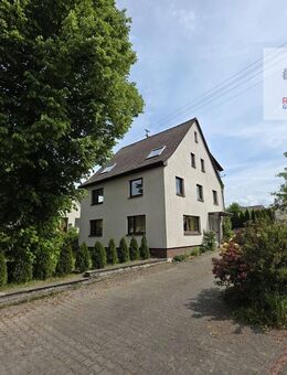 Solides Einfamilienhaus mit 10 Zimmern, 2 Küchen und 4 Stellplätzen - Crailsheim