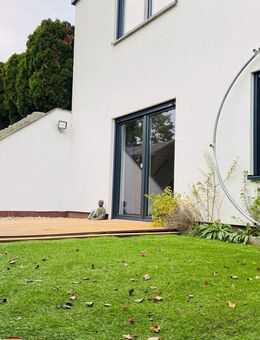 Mit exklusiver Ausstattung und eigenem Pool im Garten ! - Kitzingen