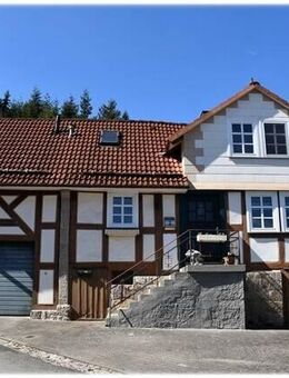 Schmuckes Fachwerkhaus mit Garten und großer Garage in ruhiger Lage am Rand des Ortes! - Vöhl