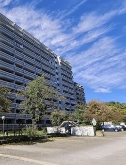 Saniertes Apartment in Neuperlach im 6.OG mit Lift und Balkon - München