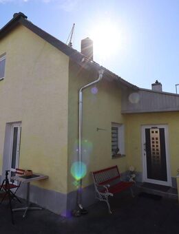 Grundstück mit Altbestand & genehmigtem Vorbescheid für 2 moderne Doppelhaushälften mit Garage - Landshut