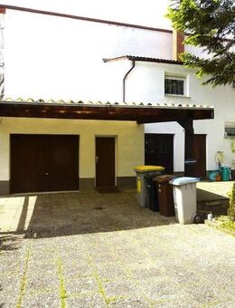 Mannheim-Rheinau Süd: Haus mit viel Grün und Entwicklungschance - Mannheim