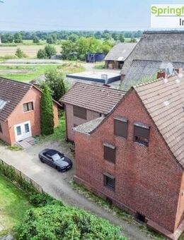 Zweifamilienhaus + Gewerbegebäude auf knapp 2 Hektar Land - Hamburg