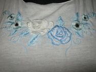 Original VINTAGE * Romantik * Blumen * Blüten * Flower- Power * Stickerei * Kurzarm * T- Shirt "New Fashion" Gr. 42- 44, 46/ M- L * himmel- blau * - Riedlingen