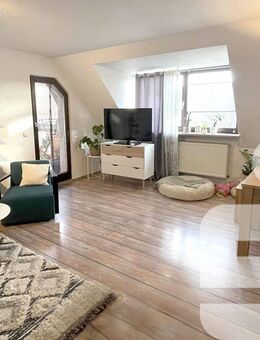 Gemütliche 3-Zimmer-Dachgeschosswohnung in Roth mit Garage - Roth (Bayern)
