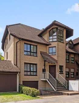 *Junkersdorf* - Bezugsfreie 2-Zimmer-Wohnung mit großem Sonnenbalkon, Kamin & Klimaanlage - Köln