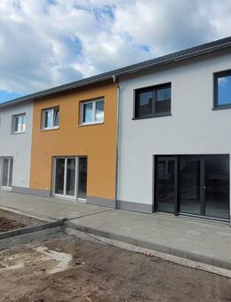 Reihenmittelhaus mit ca. 132 m² Wohnfläche, Garage und Stellplatz - Langenzenn