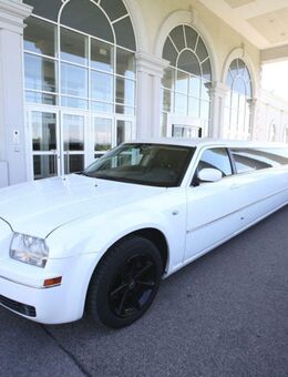 Stretchlimousine mit Chauffeur mieten – für Hochzeiten, Partys, Events und Junggesellenabschiede in Köln, Düsseldorf und Umgebung - Köln Zentrum