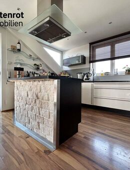 Zwei-Zuhause. Zwei moderne Wohnungen. 8 Zimmer auf 201?m². TOP-Technik. Garage plus 4 Carports. - Meßkirch