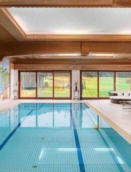 Villa mit Pool - Gewerbehalle, Büroflächen, 1 Wohnhaus vermietet, Baugrund auf ca. 20.000 m² - Murrhardt