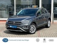 VW T-Roc, 1.5 TSI Style, Jahr 2023 - Teterow