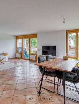 Stilvolle Wohnung mit Garten, Ausblick & großem Hobbyraum in Hanglage - Plüderhausen