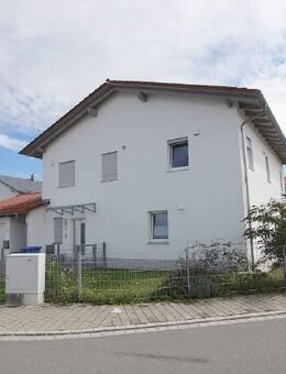 Neuwertige, kleine Doppelhaushälfte mit Garage - Aiterhofen
