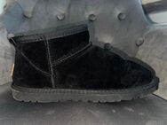 UGG Boots/UGG Schuhe Preis Verhandelbar - Königsbrunn