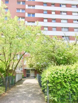2 Zimmer - 60 m2 - toller Schnitt 2 Zimmer + Loggia + Tiefgarage + Keller - Thiedeweg - Hamburg